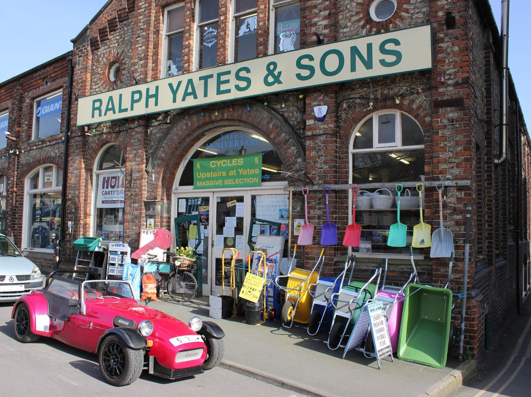 R Yates & Sons Ltd景点图片