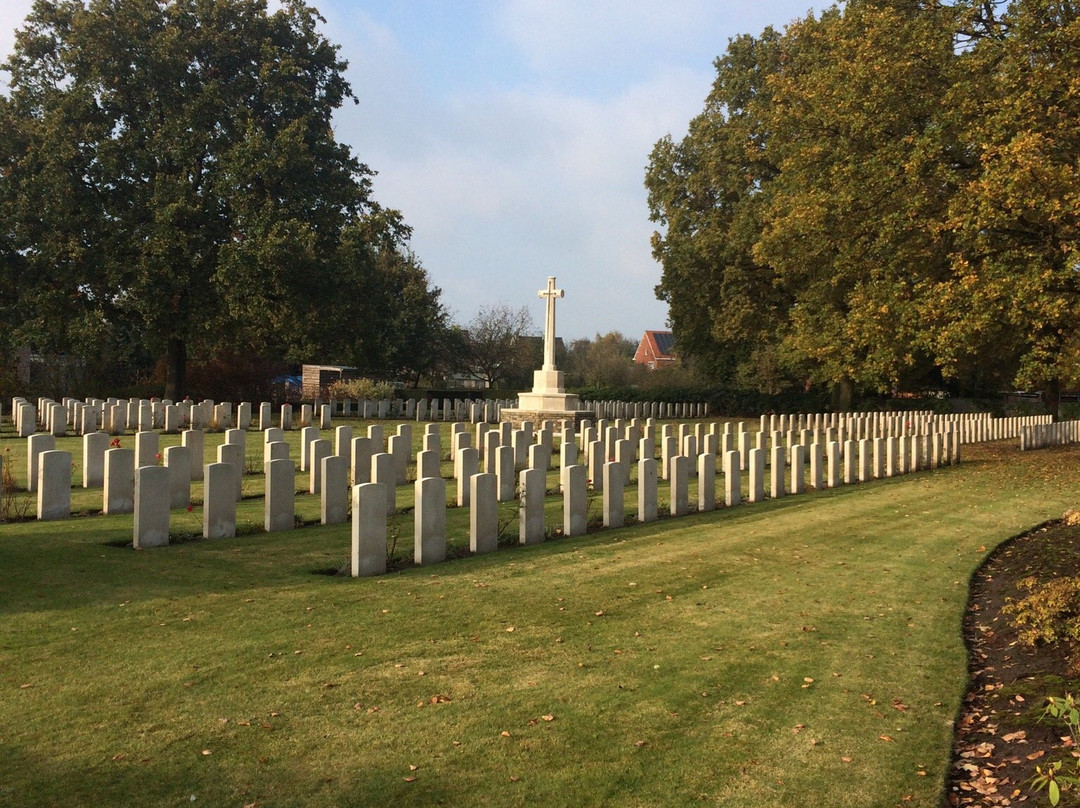 Geel War Cemetery-海尔必去景点