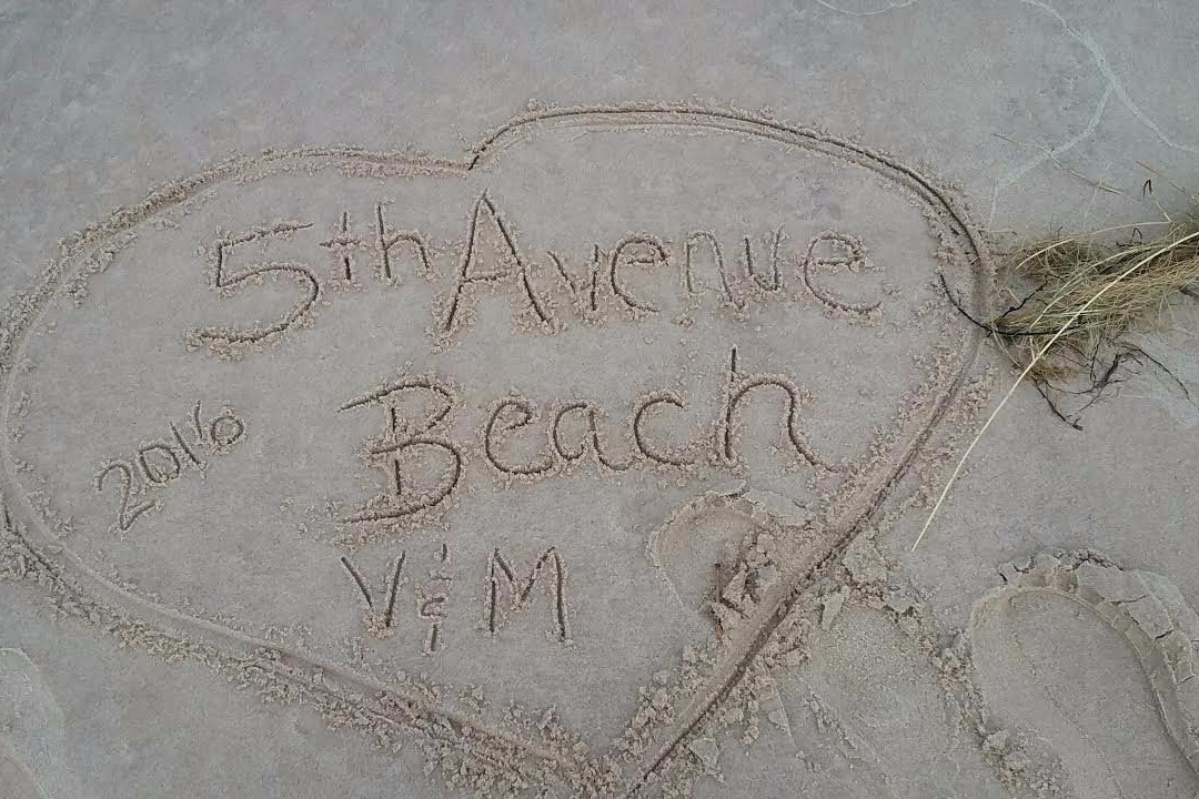 Fifth Avenue Beach景点图片