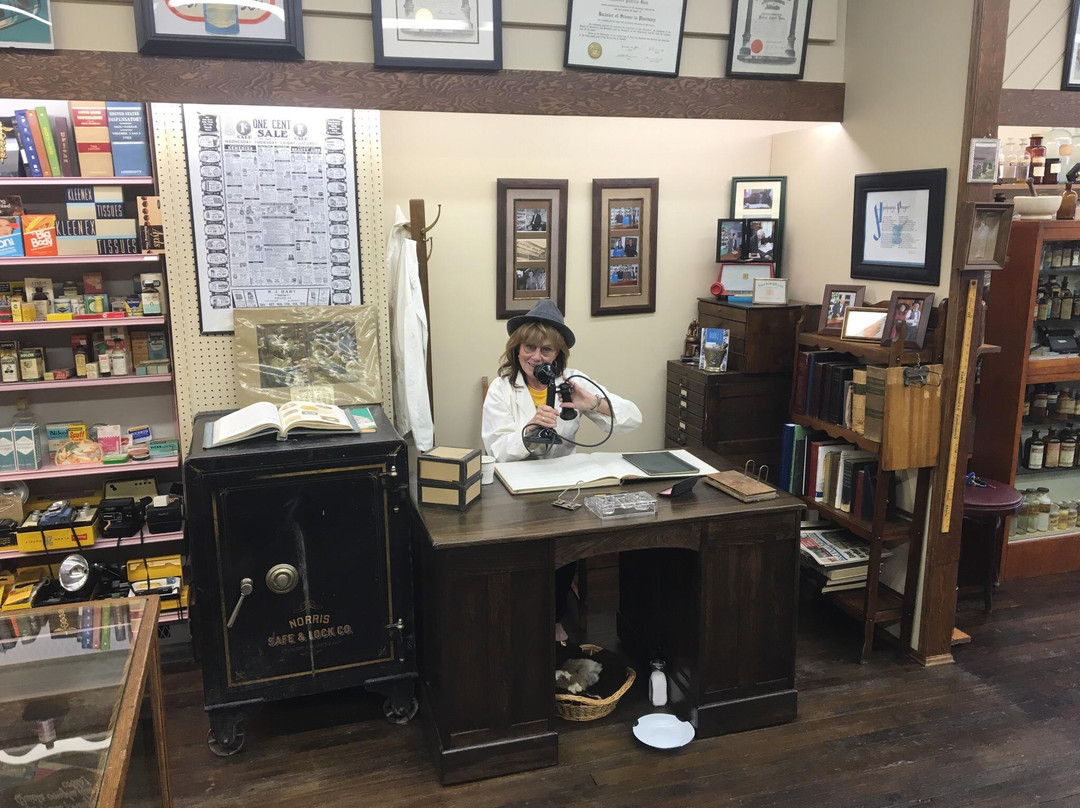 Castor Pharmacy Museum景点图片
