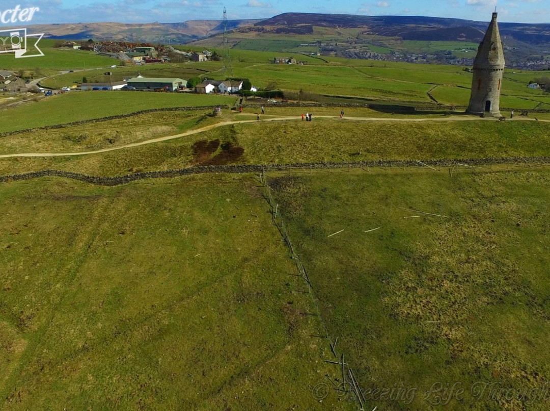 Hartshead Pike Tower景点图片