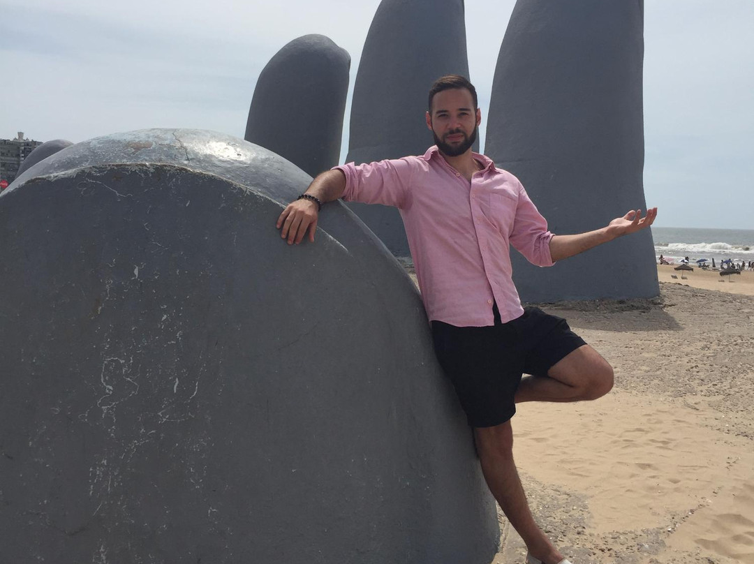 Monumento La Mano de Alberti-Chuy必去景点