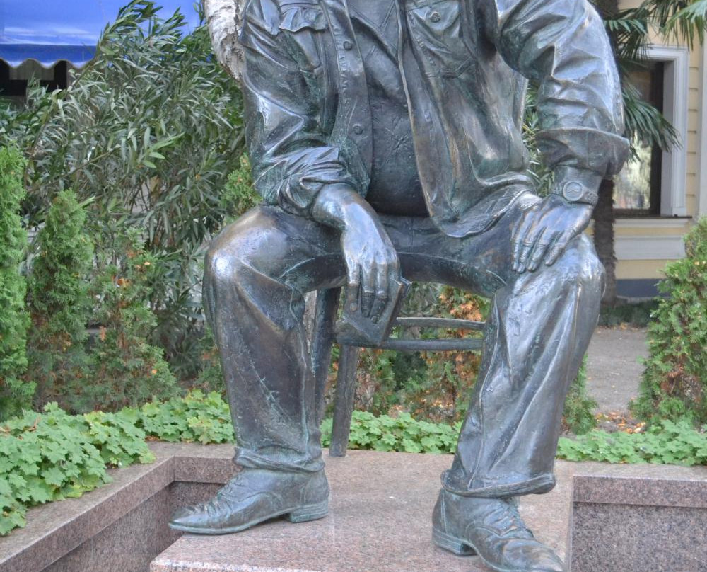 Monument to Yulian Semenov-雅尔达必去景点