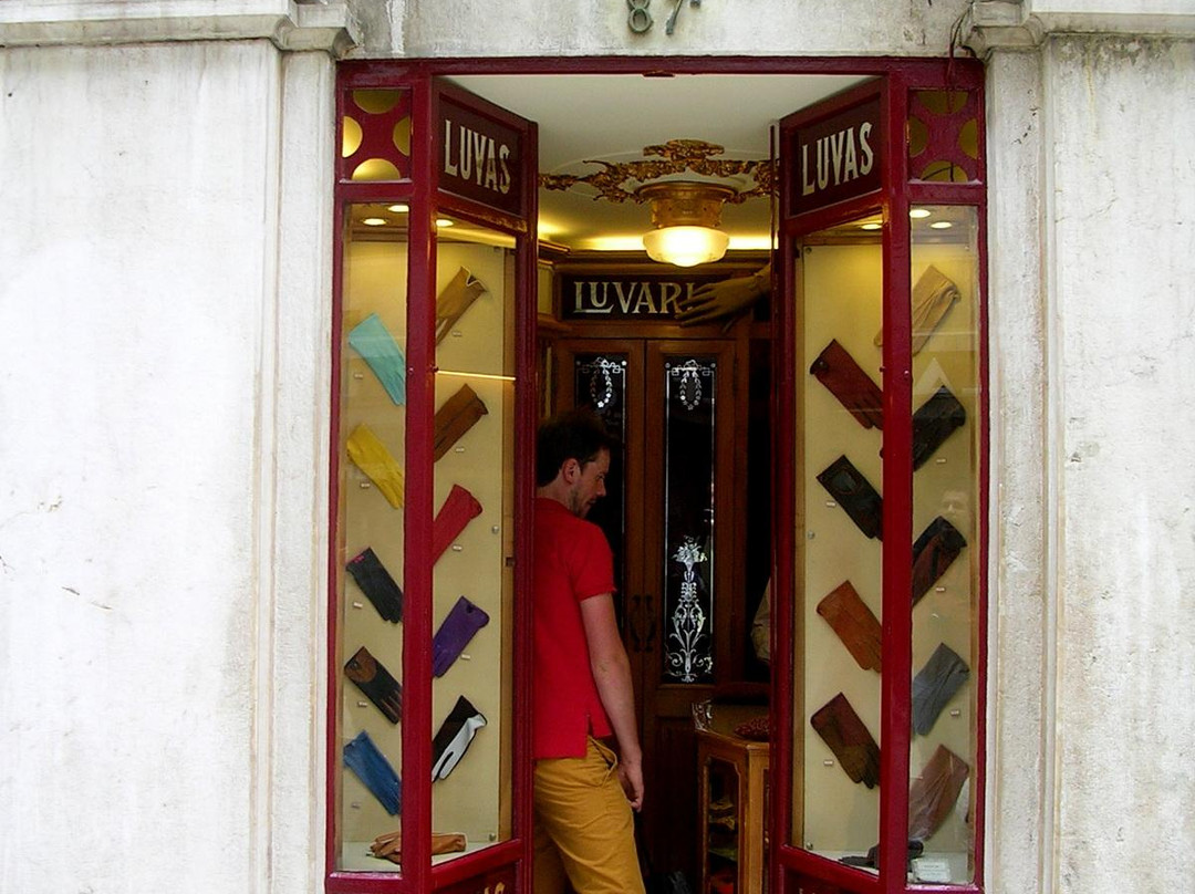 Luvaria Ulisses-里斯本必去景点