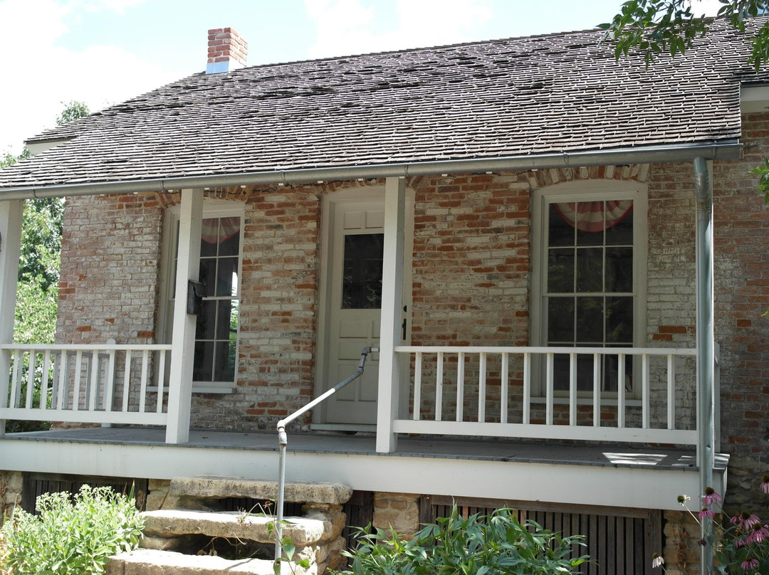 Hobbs Park Memorial-劳伦斯必去景点