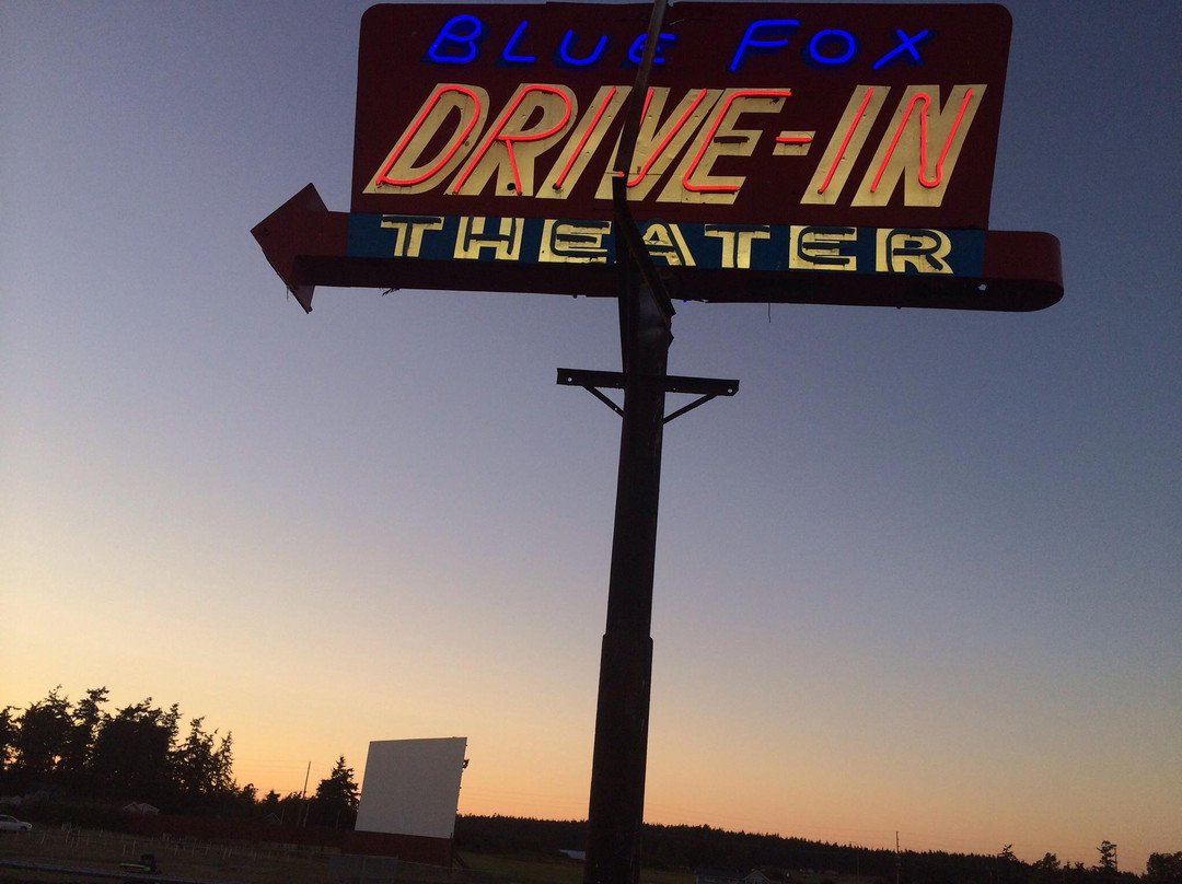 Blue Fox Drive-In Theatre-Oak Harbor必去景点