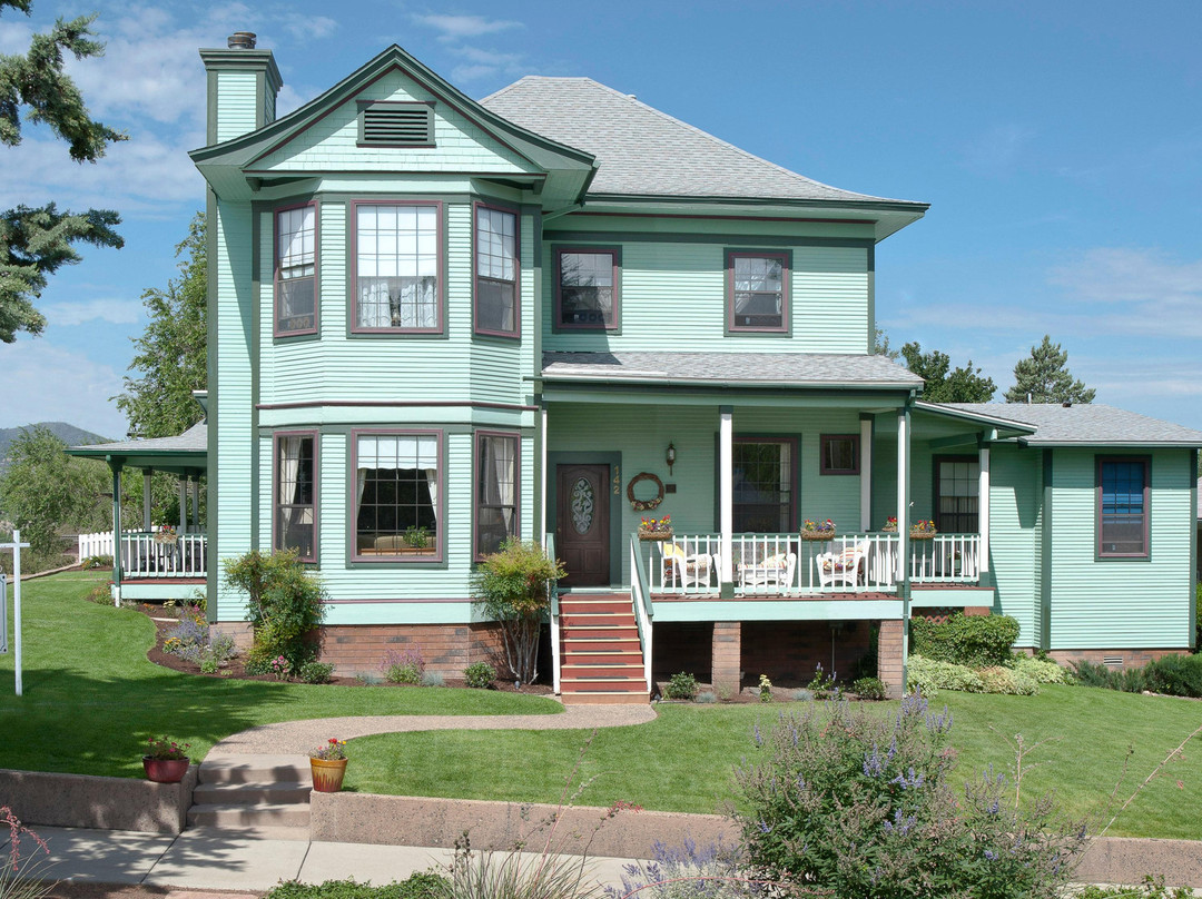 The Pleasant Street Inn