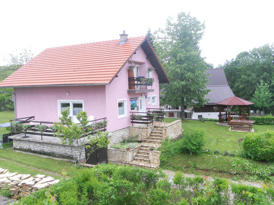 Plitvicki Ljeskovac酒店住宿-Dada House Bed & Breakfast