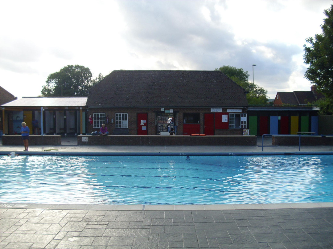 Petersfield Open Air Swimming Pool景点图片