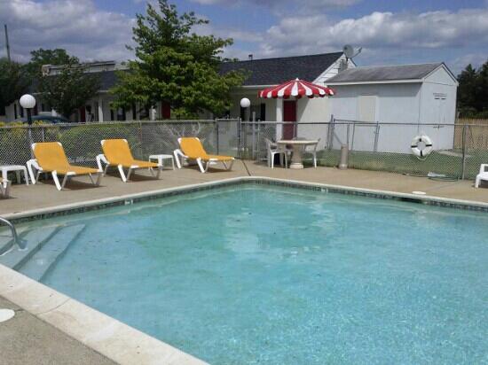 Meadowbrook Motel-泳池