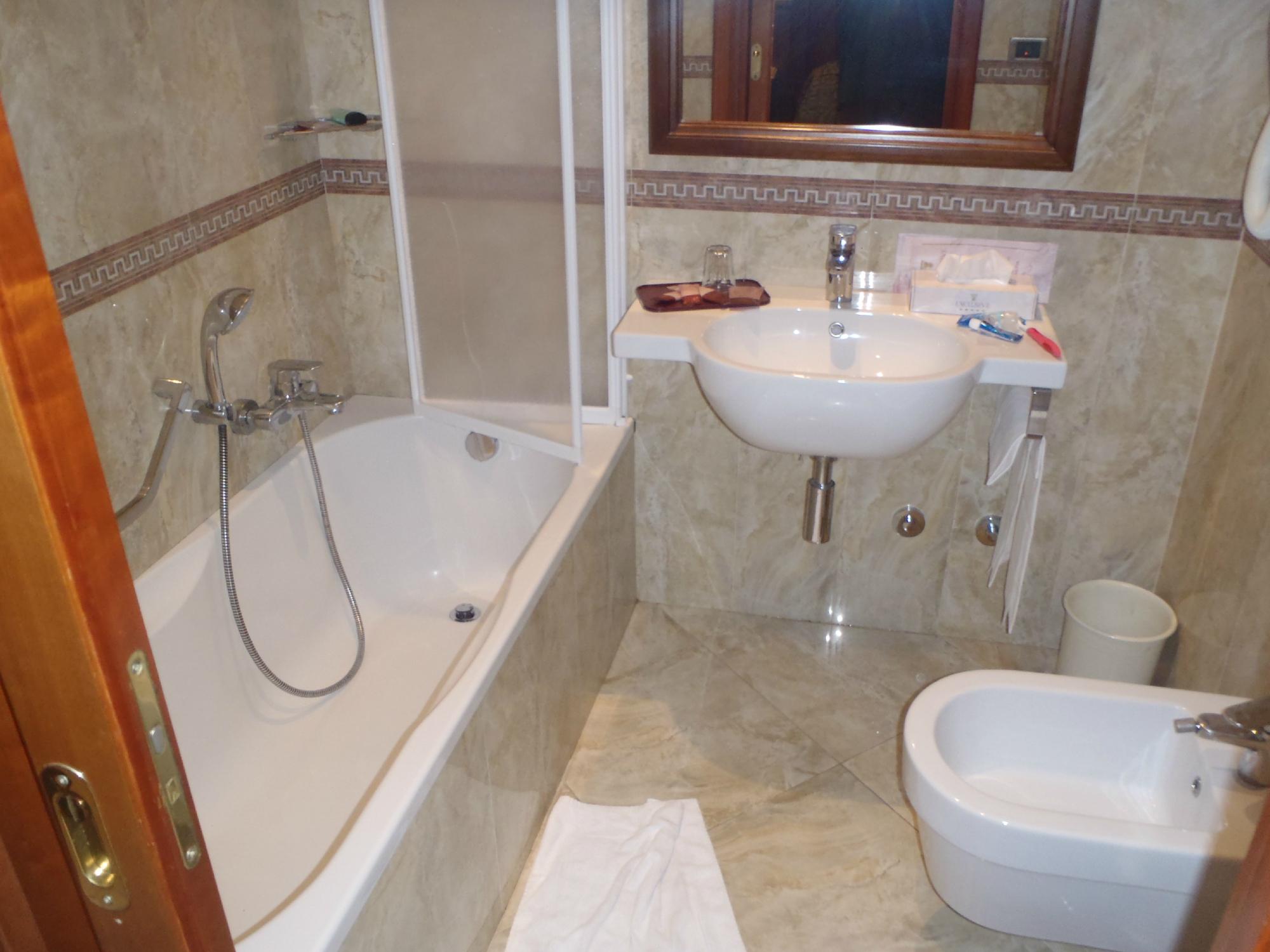 Garni Hotel Piramida-浴室