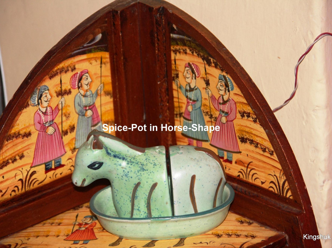 U.P. Ceramics & Handicrafts景点图片