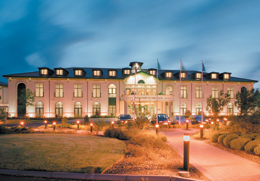 Cowbridge酒店住宿-经典英国溪谷酒店度假村