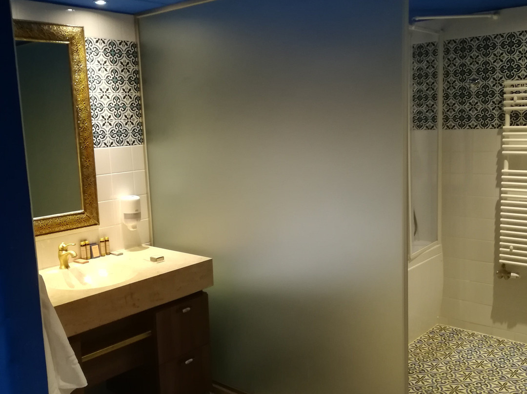 Meses Shiraz Hotel主图
