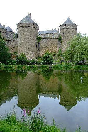 Chateau de Lassay-Lassay-les-Chateaux必去景点