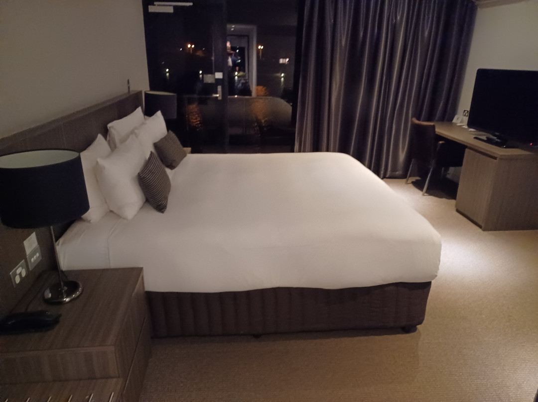 湖泊度假村酒店主图