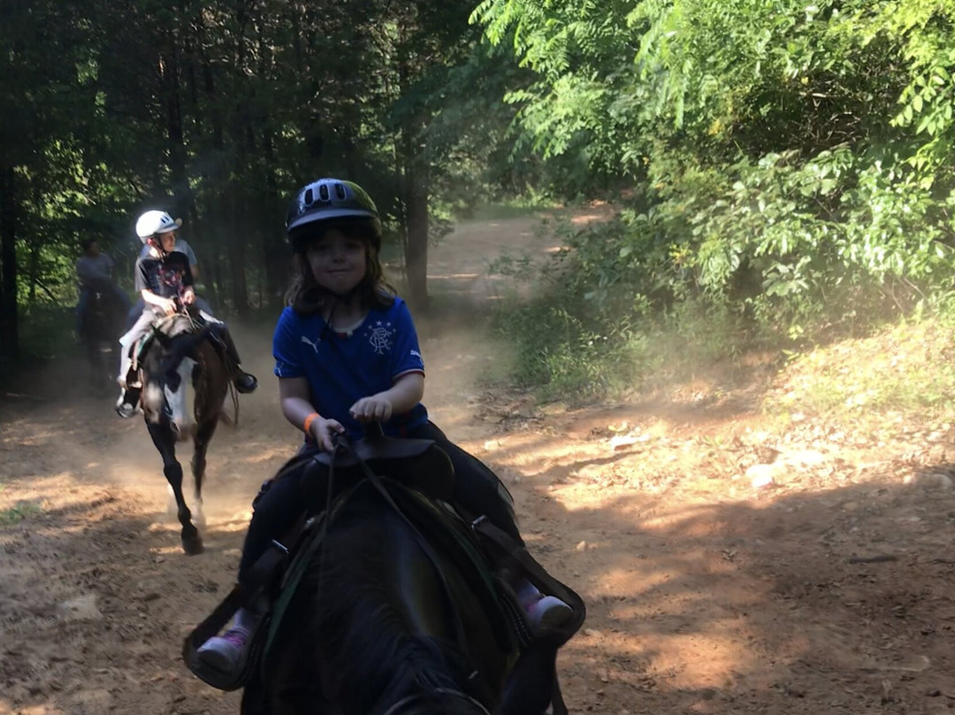 Jesse James Riding Stables-Cave City必去景点