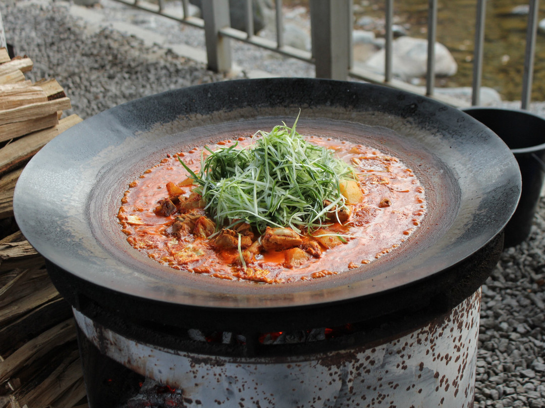 솥뚜껑닭볶음탕