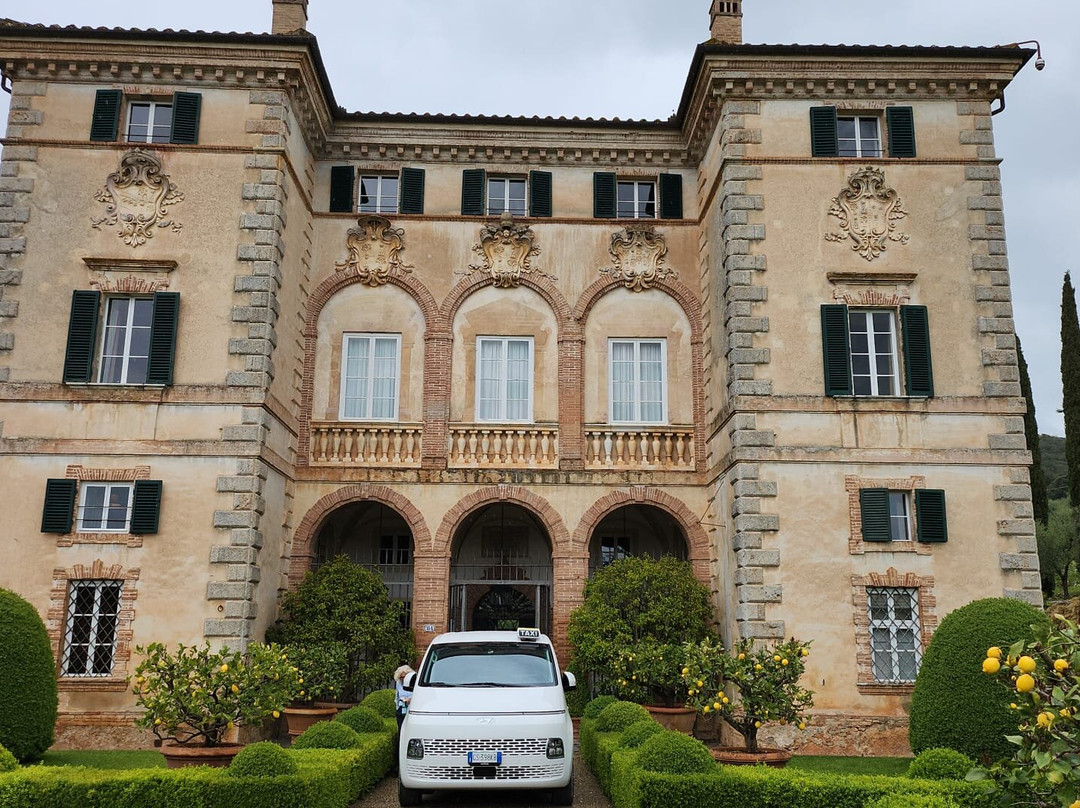 Taxi Driver In Tuscany-蒙泰瓦尔基必去景点