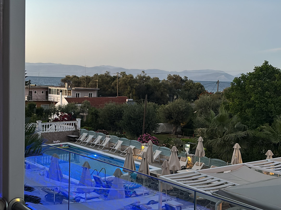 Loulass Village Aparthotel主图