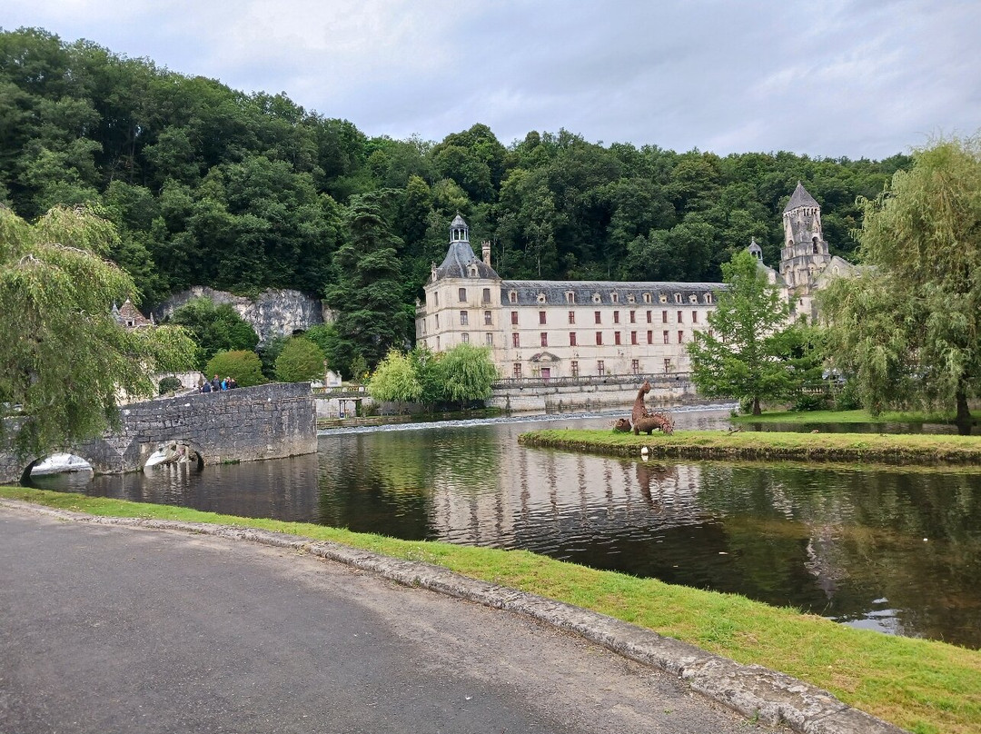 Abbatiale Saint-Pierre-Brantome en Perigord City必去景点