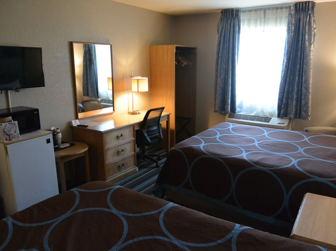 Super 8 by Wyndham Spokane/West主图