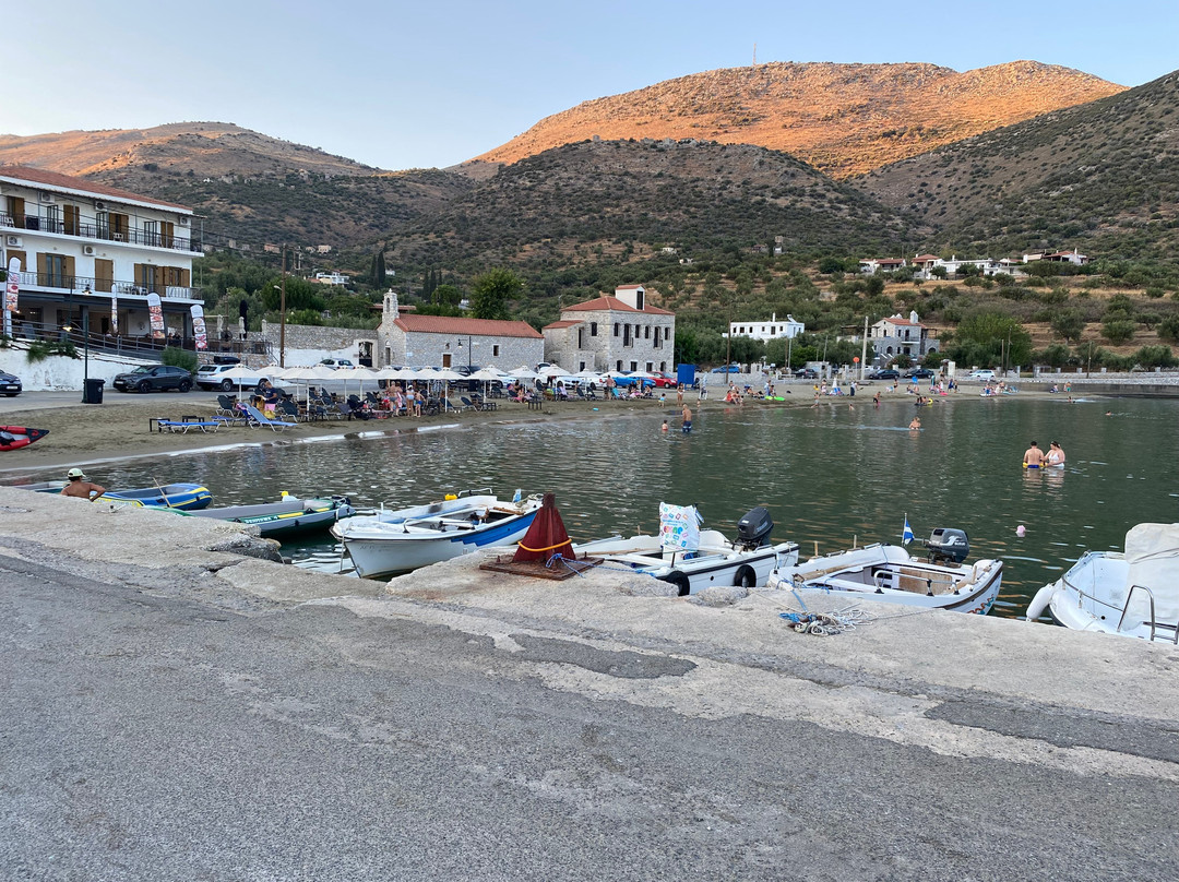 Paralia Kotrona-Kotronas必去景点