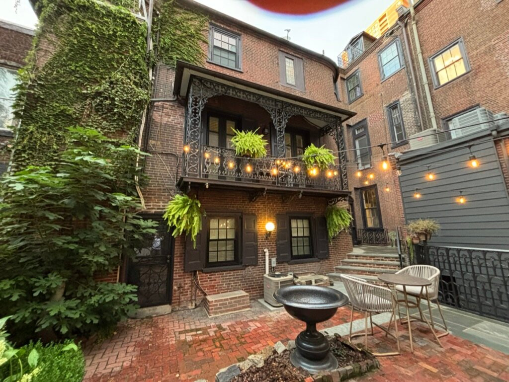 The Dwight D Hotel主图