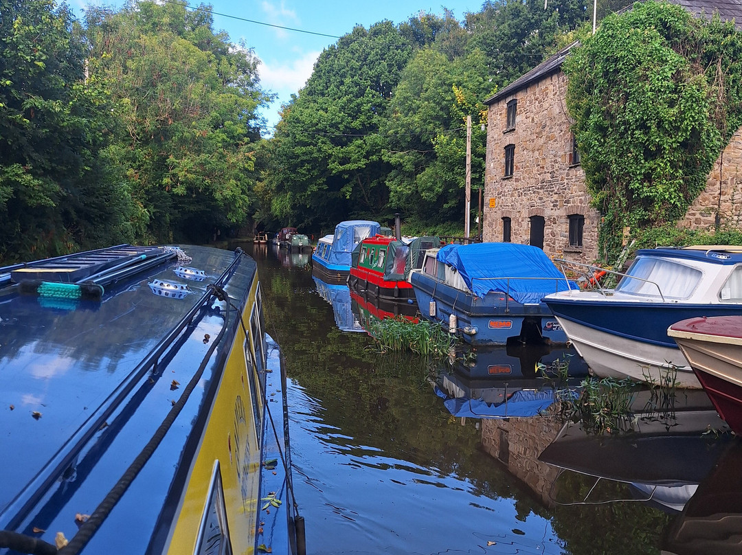 Road House Narrowboats景点图片