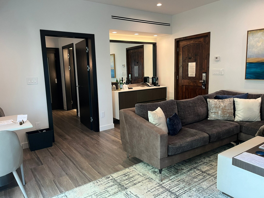 日落侯爵酒店主图