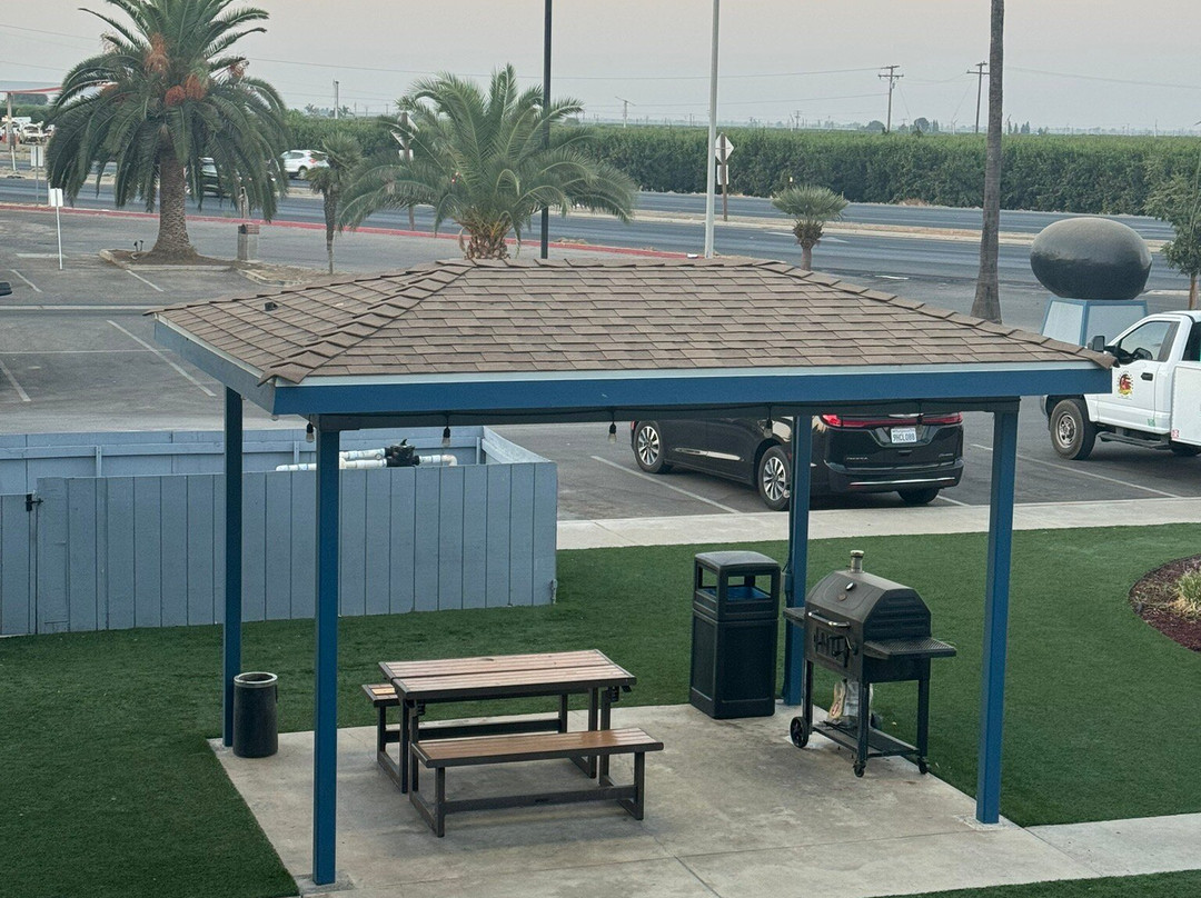 Super 8 by Wyndham Lindsay Olive Tree主图