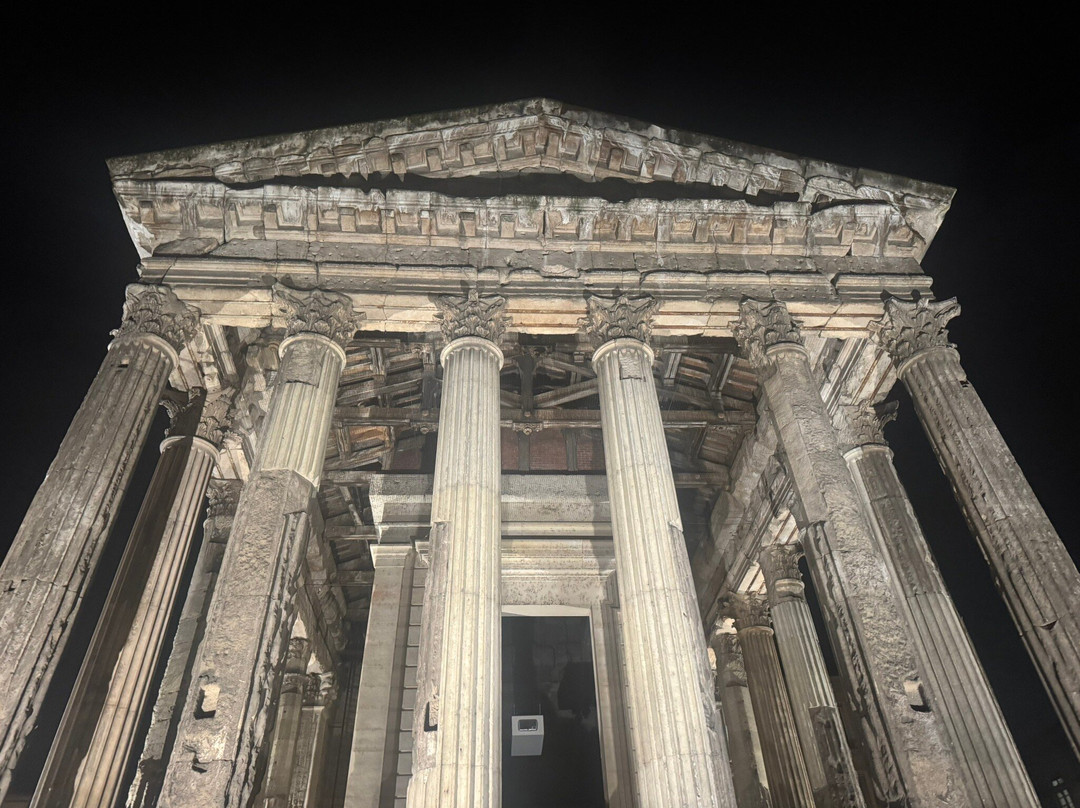 Temple d'Auguste et de Livie-维埃纳必去景点