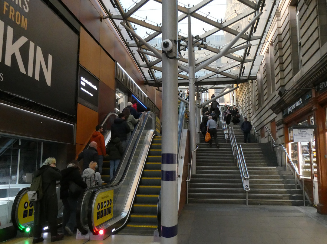 Edinburgh Waverley Station景点图片