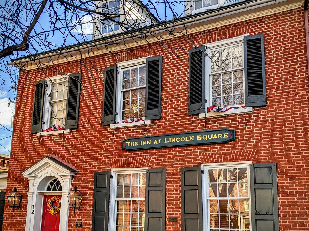 Inn at Lincoln Square主图