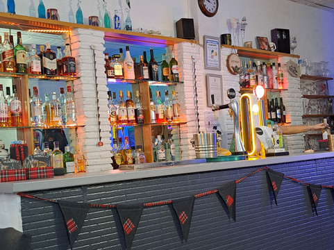 Toms Tavern-托雷莫里诺斯必去景点