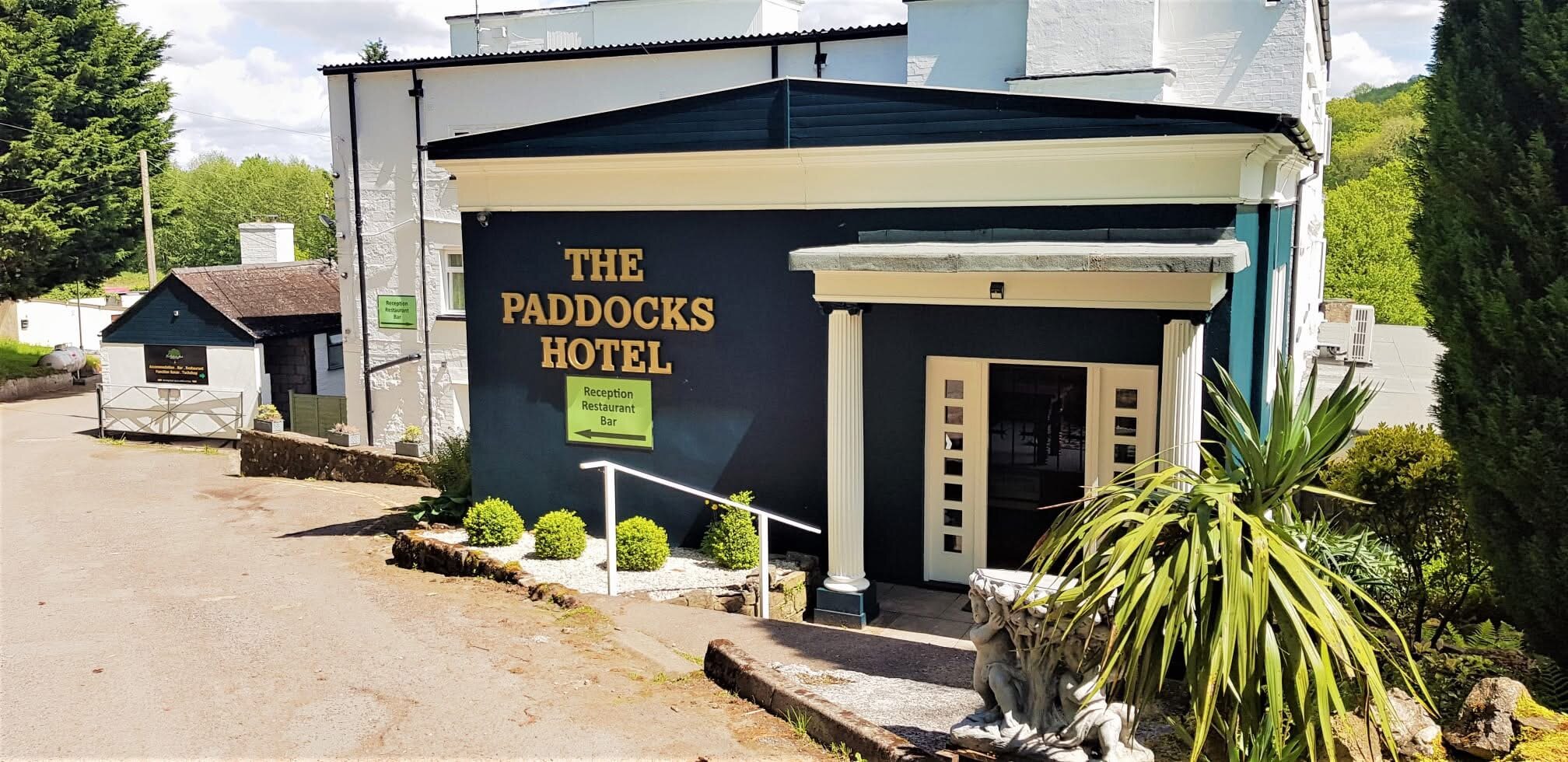 Paddocks Hotel-浴室