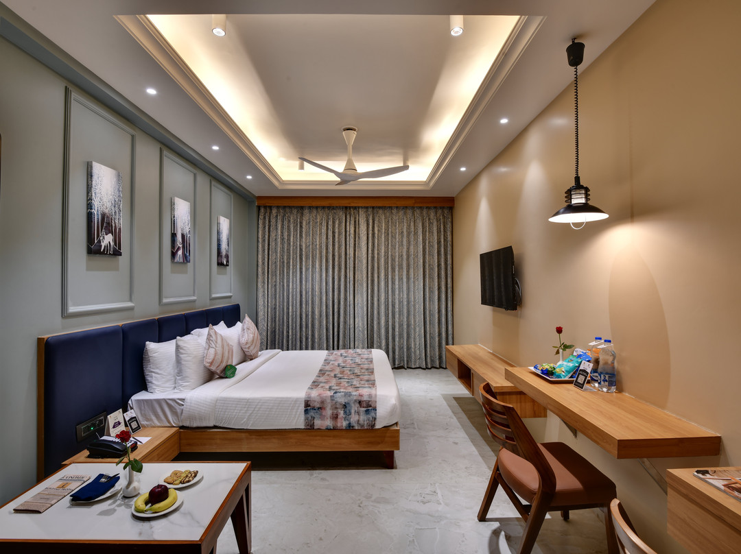 Click Hotel Royal Pearl, Galenda, Dahej