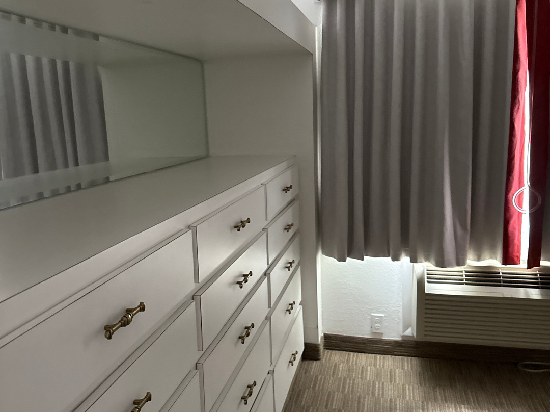 Ramada by Wyndham Ely主图