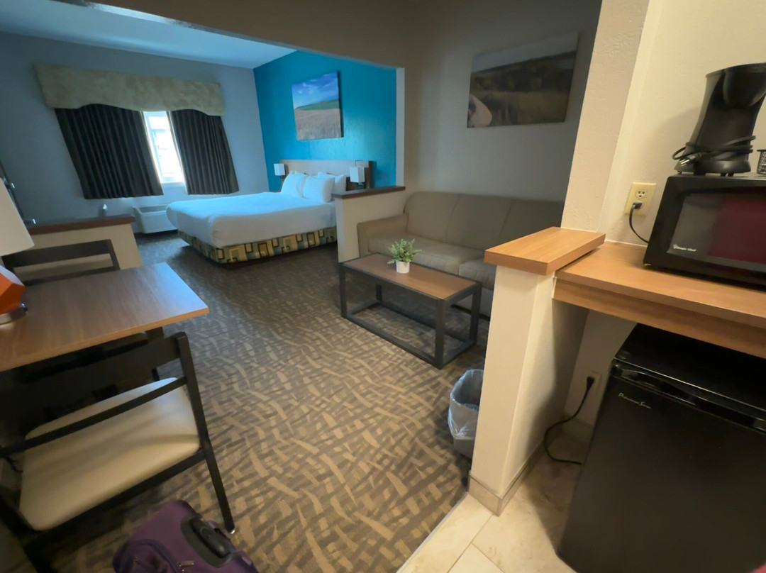 高速公路套房酒店主图