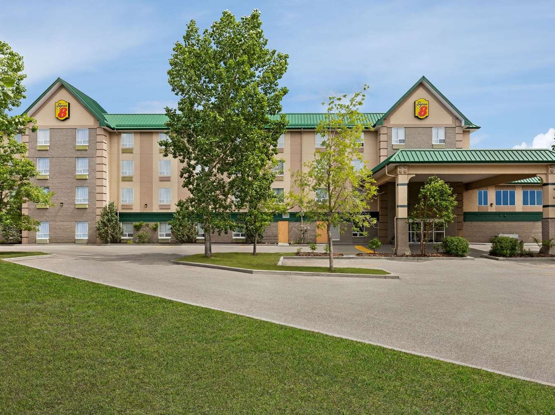 Priddis酒店住宿-Super 8 by Wyndham Calgary Shawnessy Area