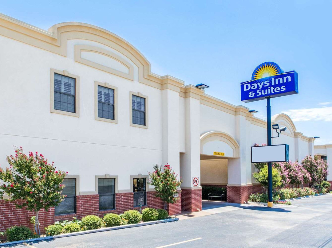 Days Inn & Suites by Wyndham Big Spring