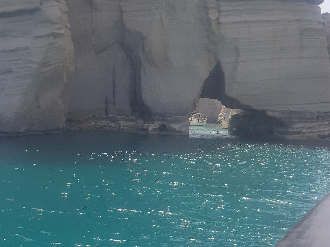 Delfinia boat tours - half day-米洛斯岛必去景点