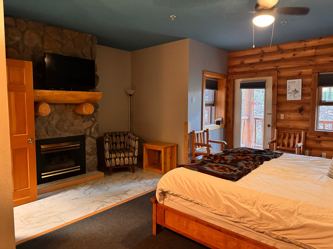 Saddle & Surrey Motel主图