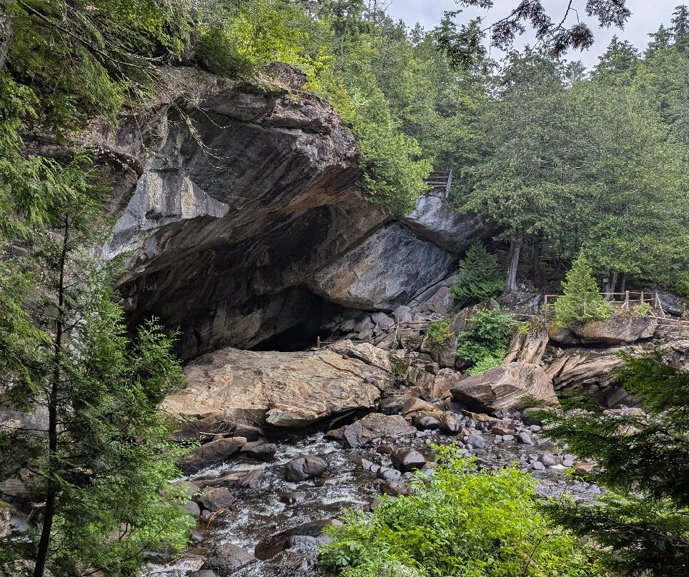 Natural Stone Bridge and Caves-Pottersville必去景点