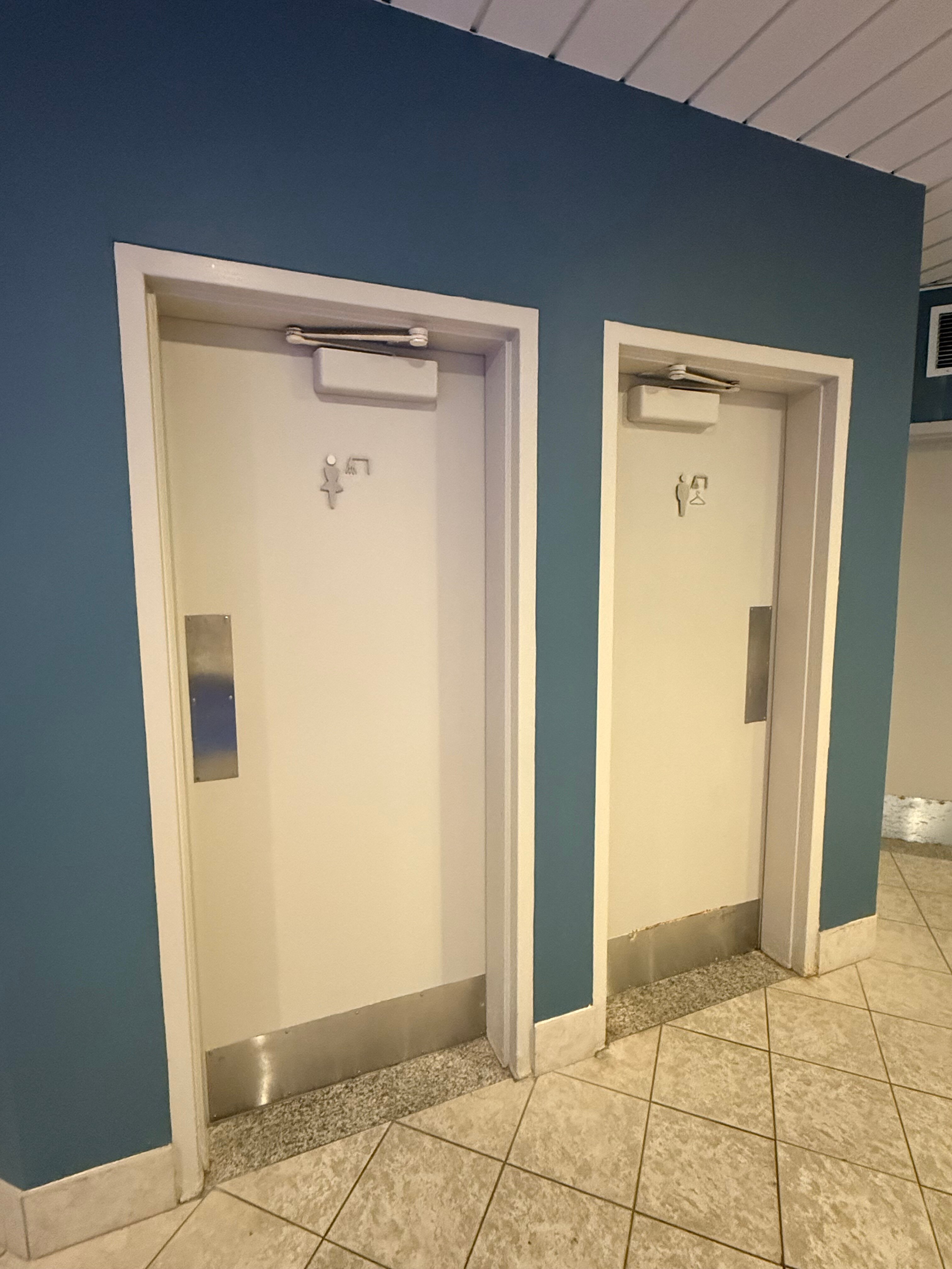 Hilton Montreal/Laval-泳池