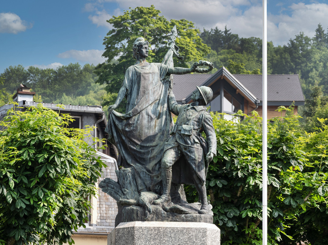 Monument Aux Morts-拉布尔布尔必去景点