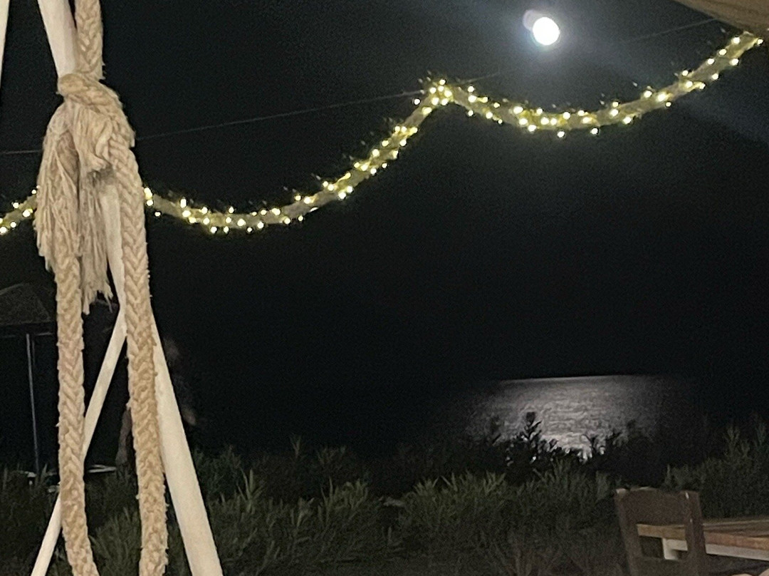 Ostria Beach Bar-Kalathos必去景点