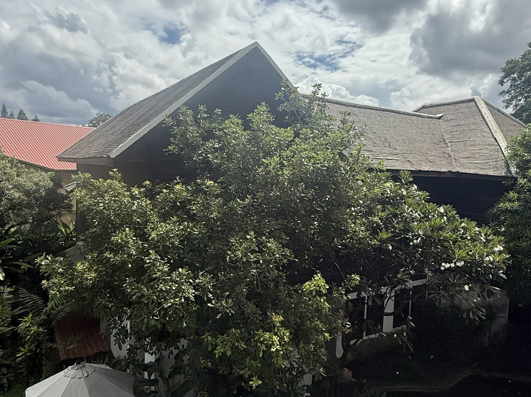 拉林金达温泉度假酒店主图