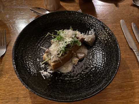 Fox & Hounds Country Inn主图