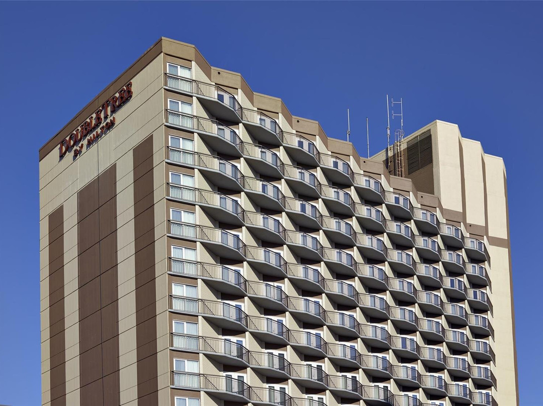 里贾纳希尔顿逸林酒店及会议中心主图